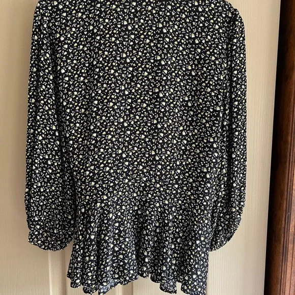 Banana Republic peplum wrap blouse, size L - Picture 3 of 4